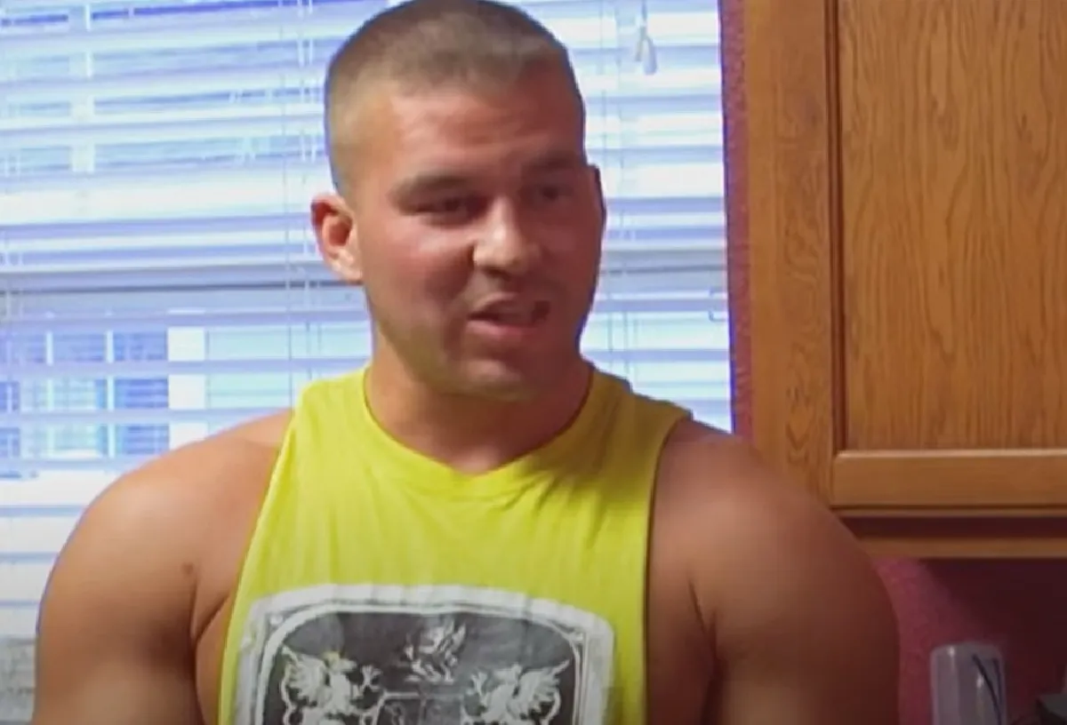 Nathan Griffith stands in Jenelle Evans' kitchen during 'Teen Mom 2'