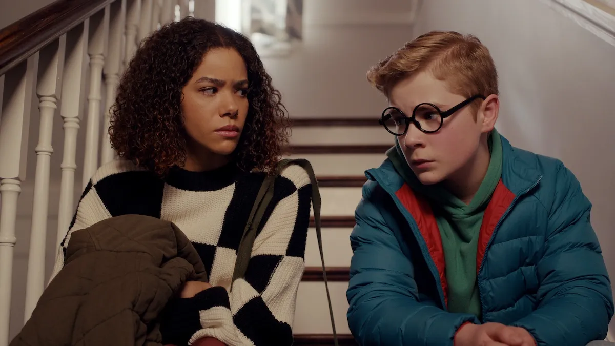 Ginny looking at her brother Austin as they sit on the stairs in 'Ginny & Georgia' Season 3 on Netfilx